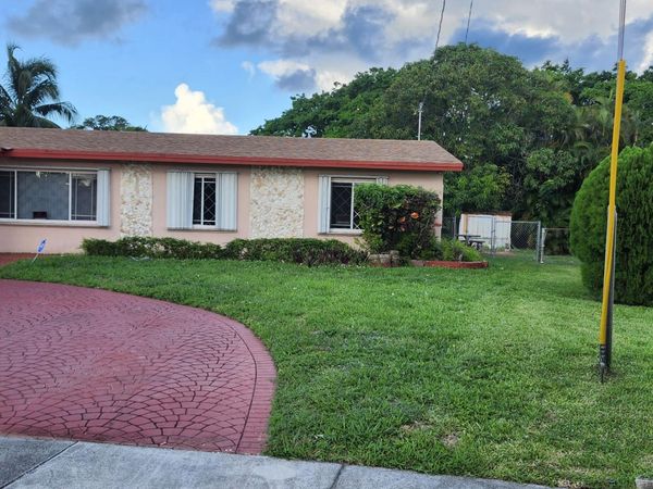 3830 NW 27TH Street, Lauderdale Lakes, FL 33311