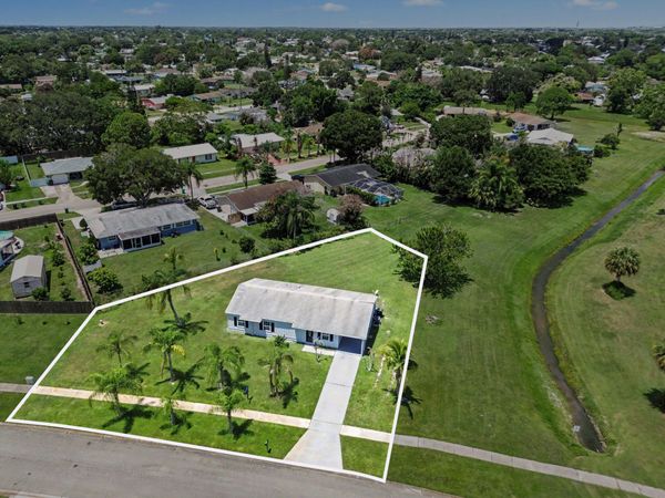 502 NE Solida Circle, Port St. Lucie, FL 34983