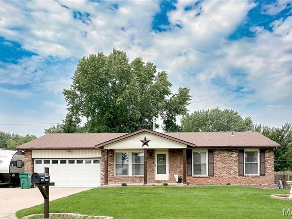305 W Hillside Drive, Farmington, MO 63640