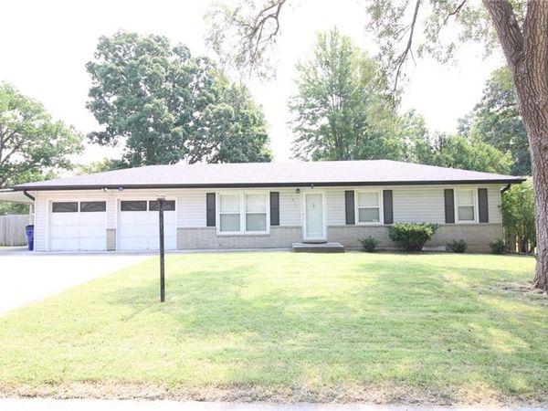 5815 N Tracy Avenue, Gladstone, MO 64118