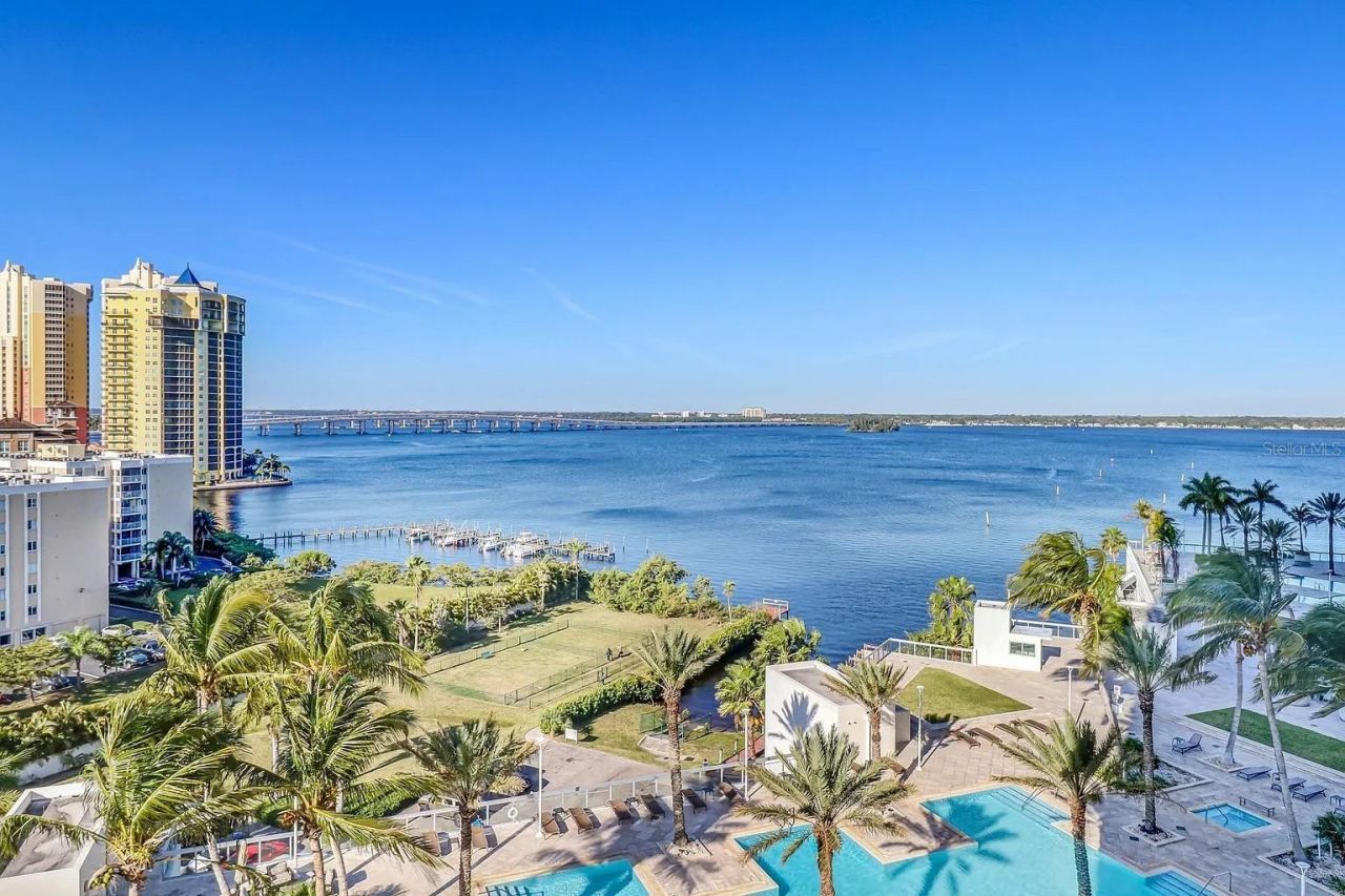 3000 Oasis Grand Boulevard, Unit 1002, Fort Myers, FL 33916 Photo