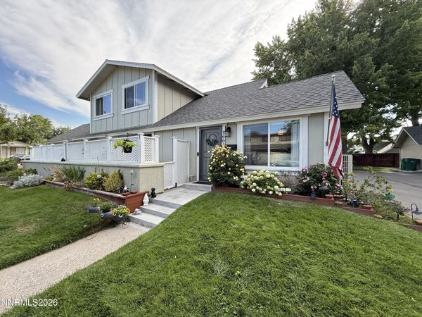 1607 London Circle, Sparks, NV 89431