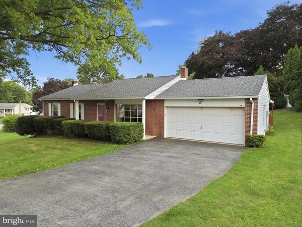 32 STRASSBURG CIRCLE, SHREWSBURY, PA 17361