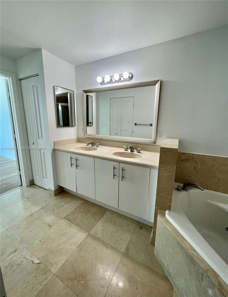 7900 Harbor Island Dr , Unit 608, North Bay Village, FL 33141 Photo