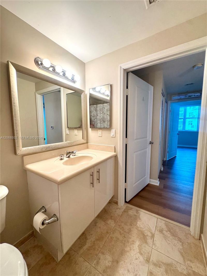 7900 Harbor Island Dr , Unit 608, North Bay Village, FL 33141 Photo