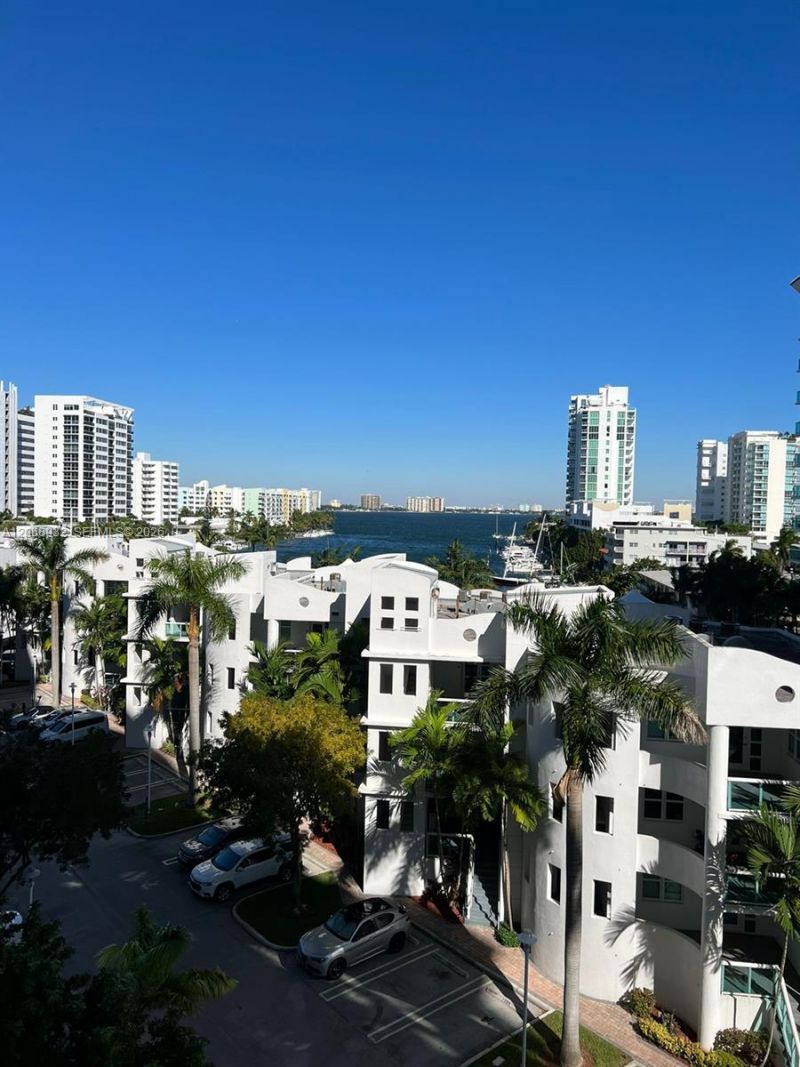 7900 Harbor Island Dr , Unit 608, North Bay Village, FL 33141 Photo