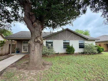 1808 Bolingbroke Place, Fort Worth, TX 76140