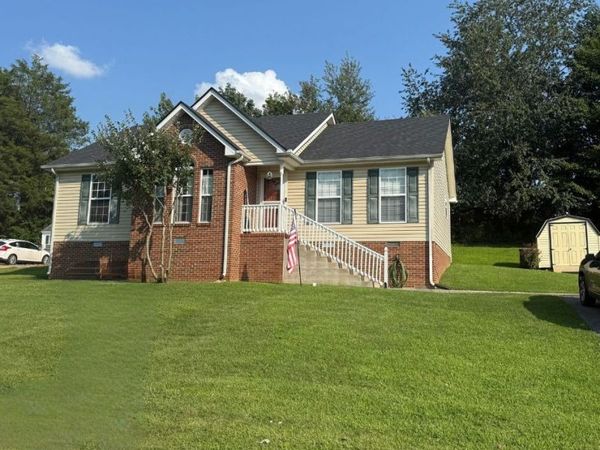 1043 Woodbrier Ln , Greenbrier, TN 37073
