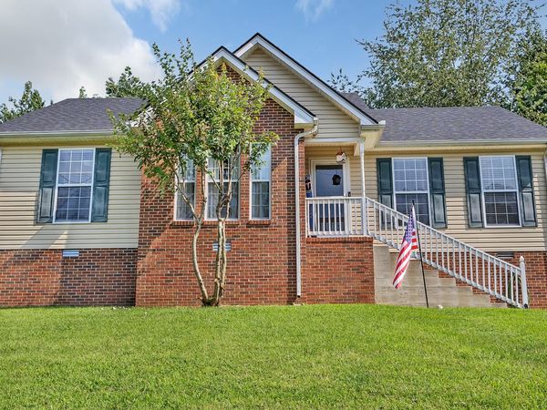1043 Woodbrier Ln, Greenbrier, TN 37073