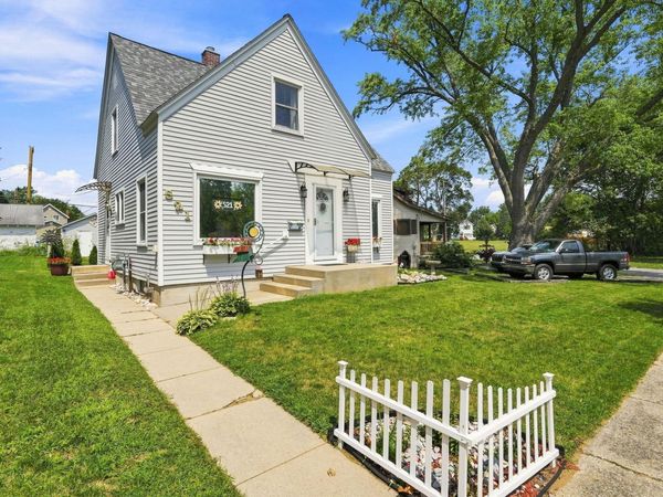 521 Chapin Street E, Cadillac, MI 49601