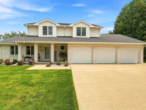 3188 Highland Park Drive, Dubuque, IA 52001