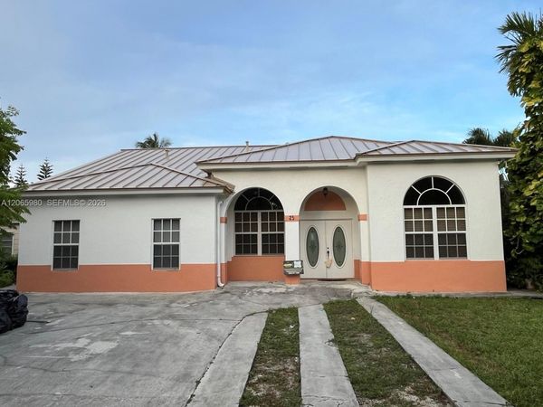 25 Ludlam Dr , Miami Springs, FL 33166