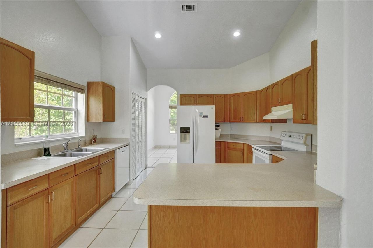 25 Ludlam Dr, Miami Springs, FL 33166 Photo