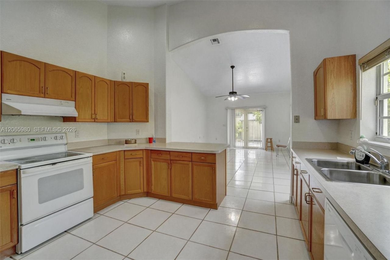 25 Ludlam Dr, Miami Springs, FL 33166 Photo