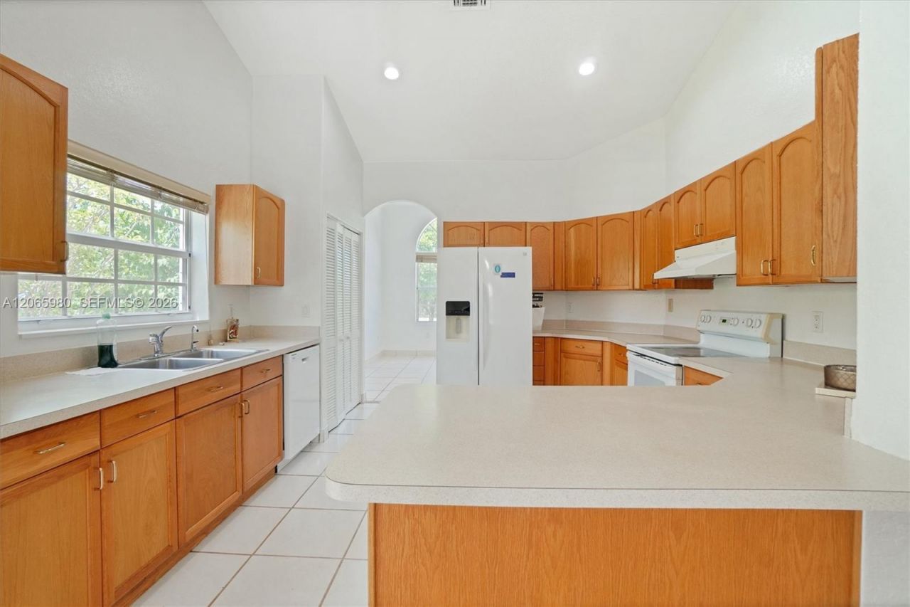25 Ludlam Dr, Miami Springs, FL 33166 Photo