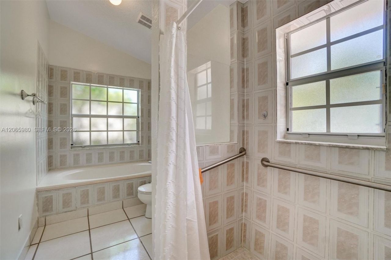 25 Ludlam Dr, Miami Springs, FL 33166 Photo