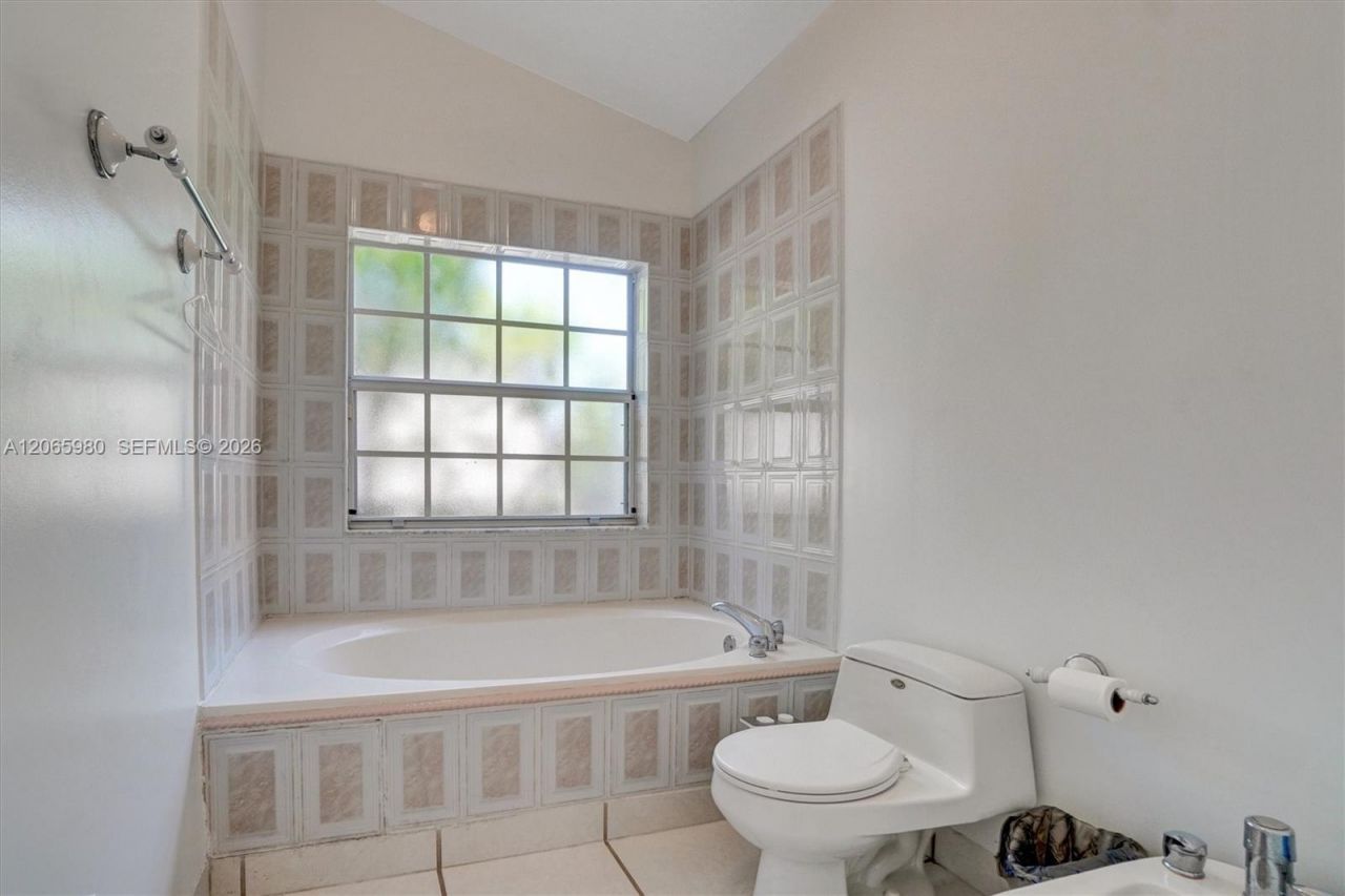 25 Ludlam Dr, Miami Springs, FL 33166 Photo