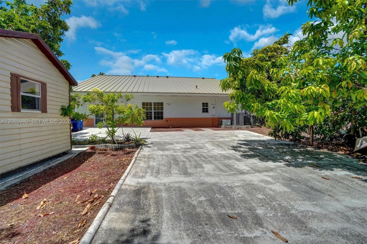 25 Ludlam Dr, Miami Springs, FL 33166 Photo