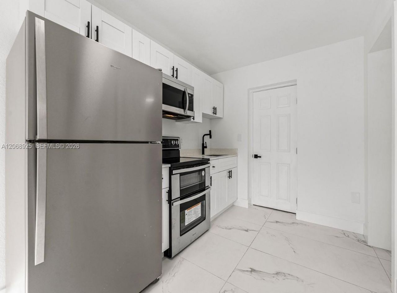 921 NW 22nd Ct, Unit 2, Miami, FL 33125 Photo