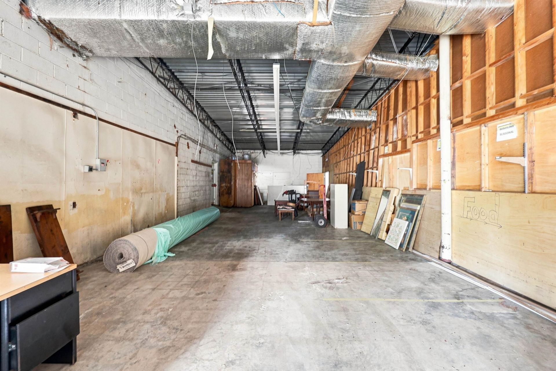 208 W Broadway St. Photo 11