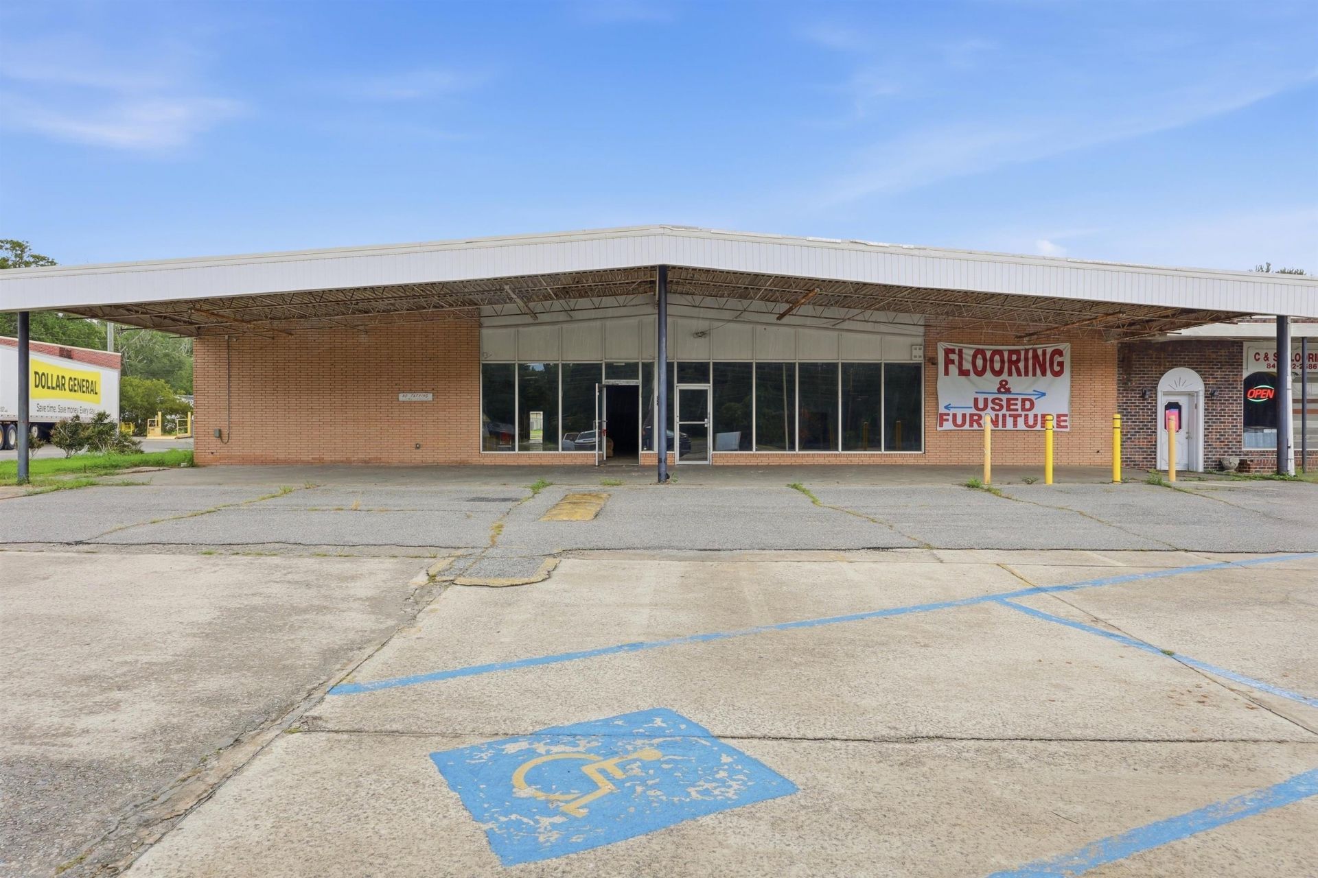 208 W Broadway St. Photo 14