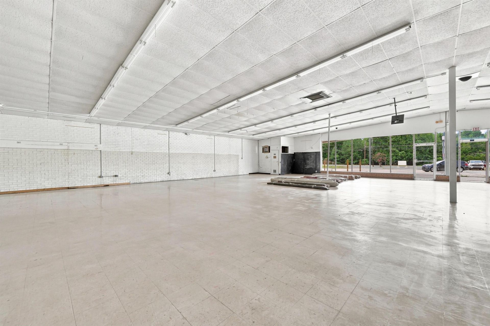 208 W Broadway St. Photo 8
