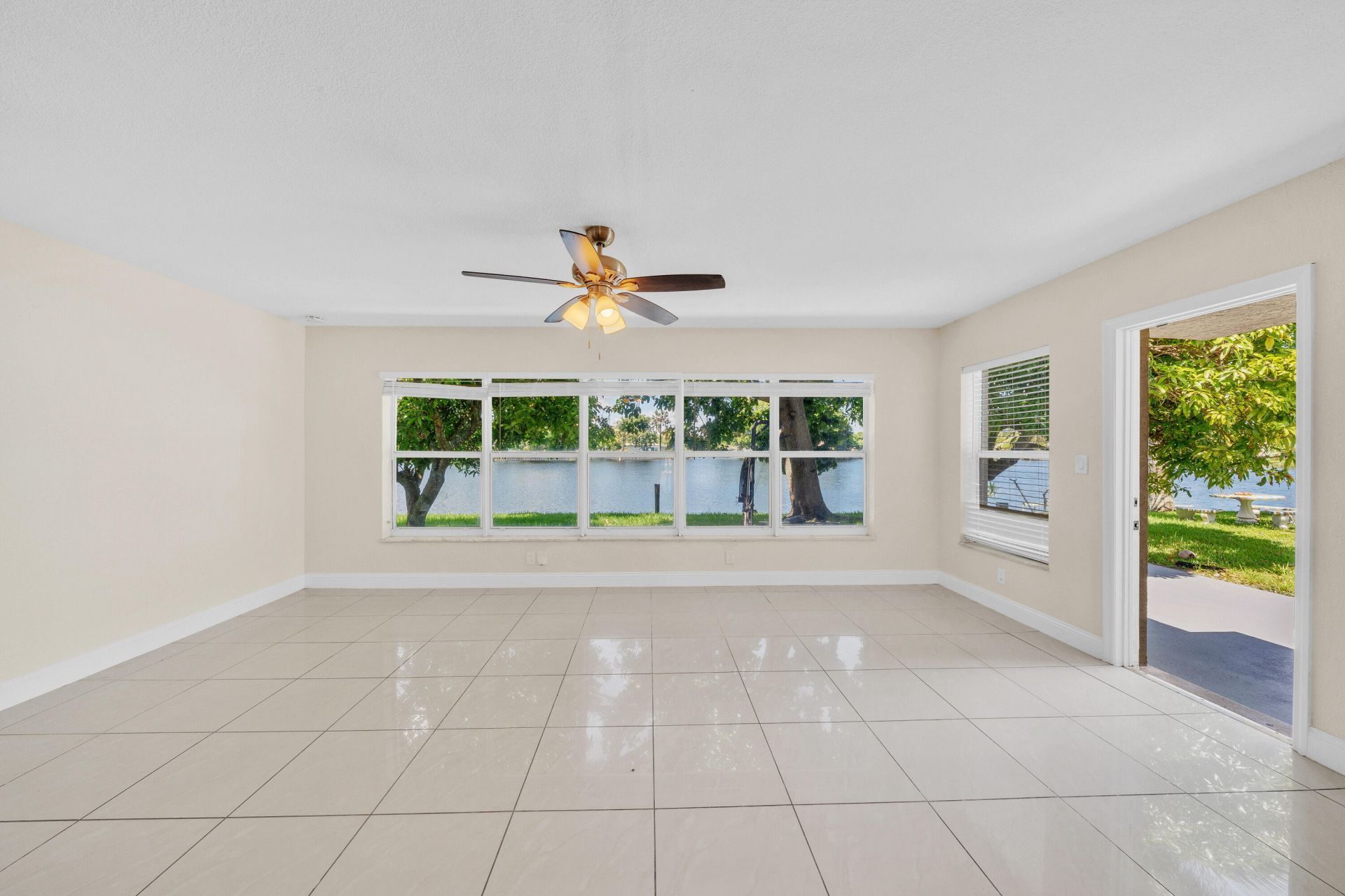 4921 NW 39th Street, Lauderdale Lakes, FL 33319 Photo