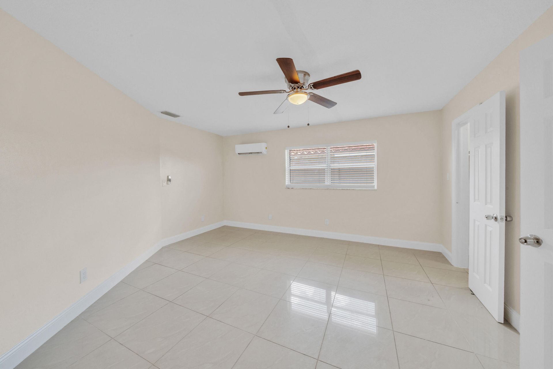 4921 NW 39th Street, Lauderdale Lakes, FL 33319 Photo