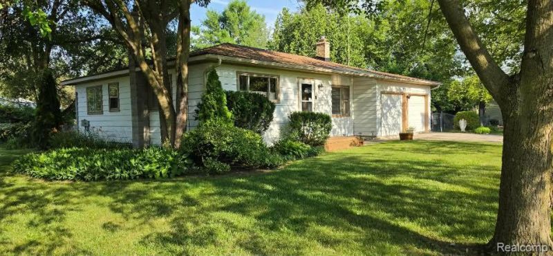 9175 Bernice Drive, Hamburg Township, Mi 48169 Main Photo