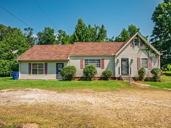 302 Armstrong Street, Batesville, MS 39606
