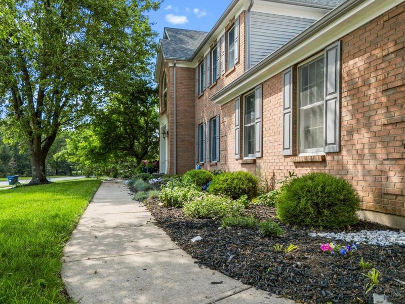 1210 Ascot Drive, Hamilton Township, OH 45039 Photo 2