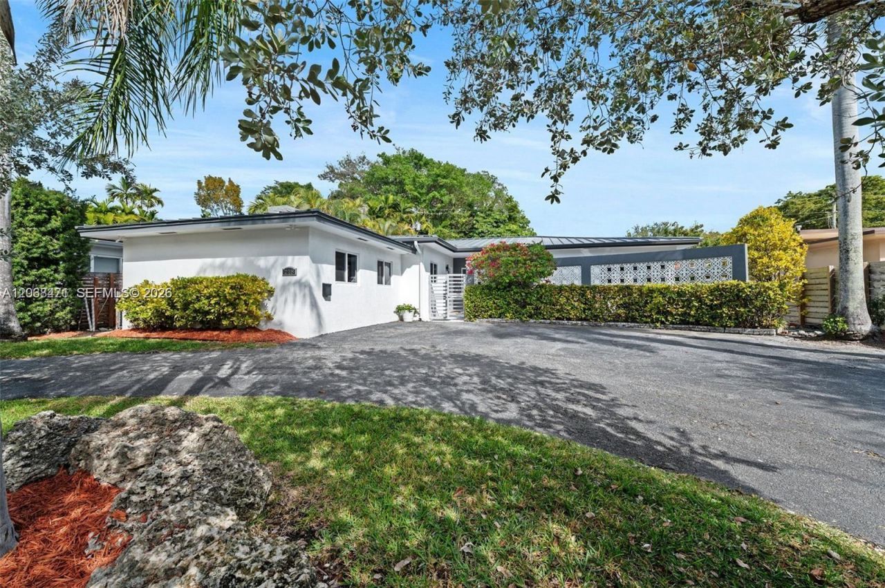 218 S Shore Dr S, Miami, FL 33133 Photo