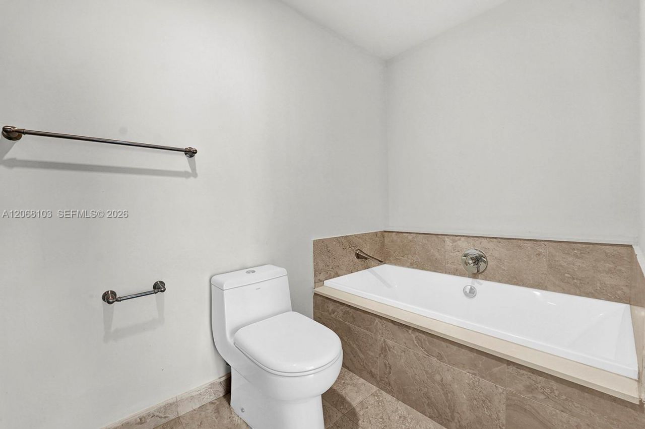 488 NE 18th St, Unit 3105, Miami, FL 33132 Photo