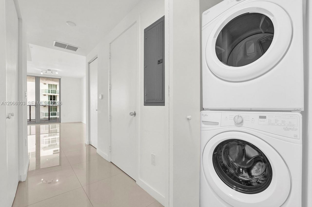 488 NE 18th St, Unit 3105, Miami, FL 33132 Photo
