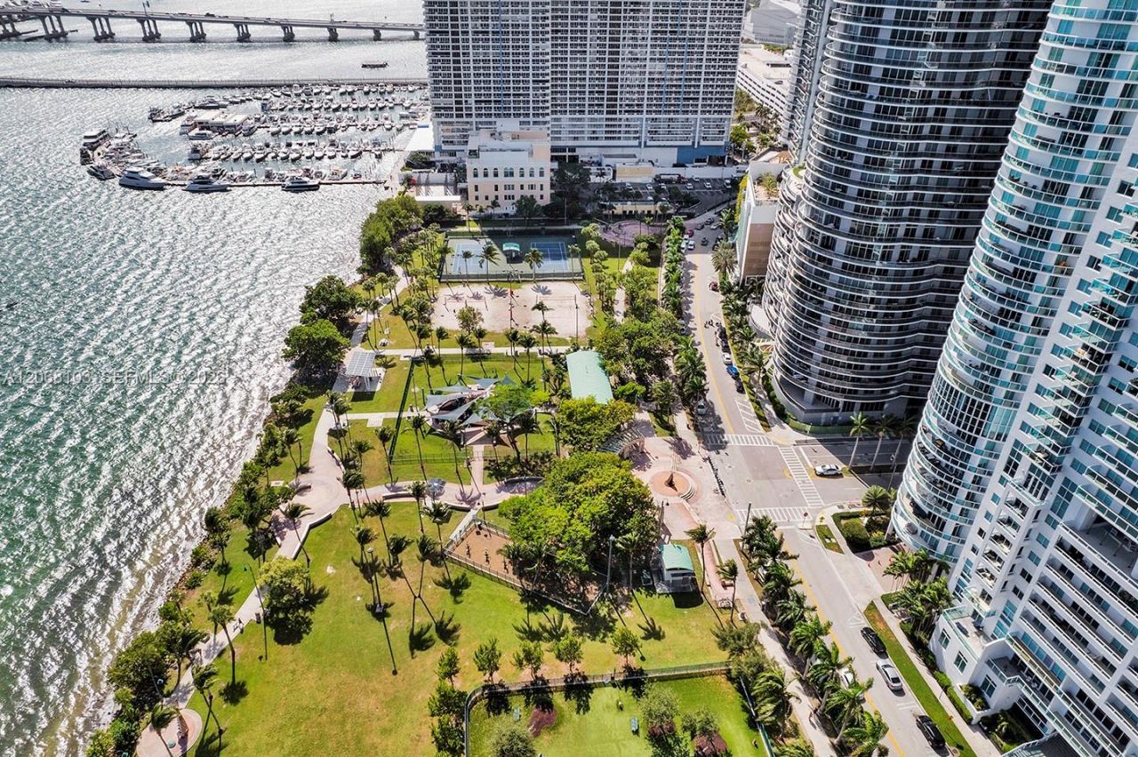 488 NE 18th St, Unit 3105, Miami, FL 33132 Photo