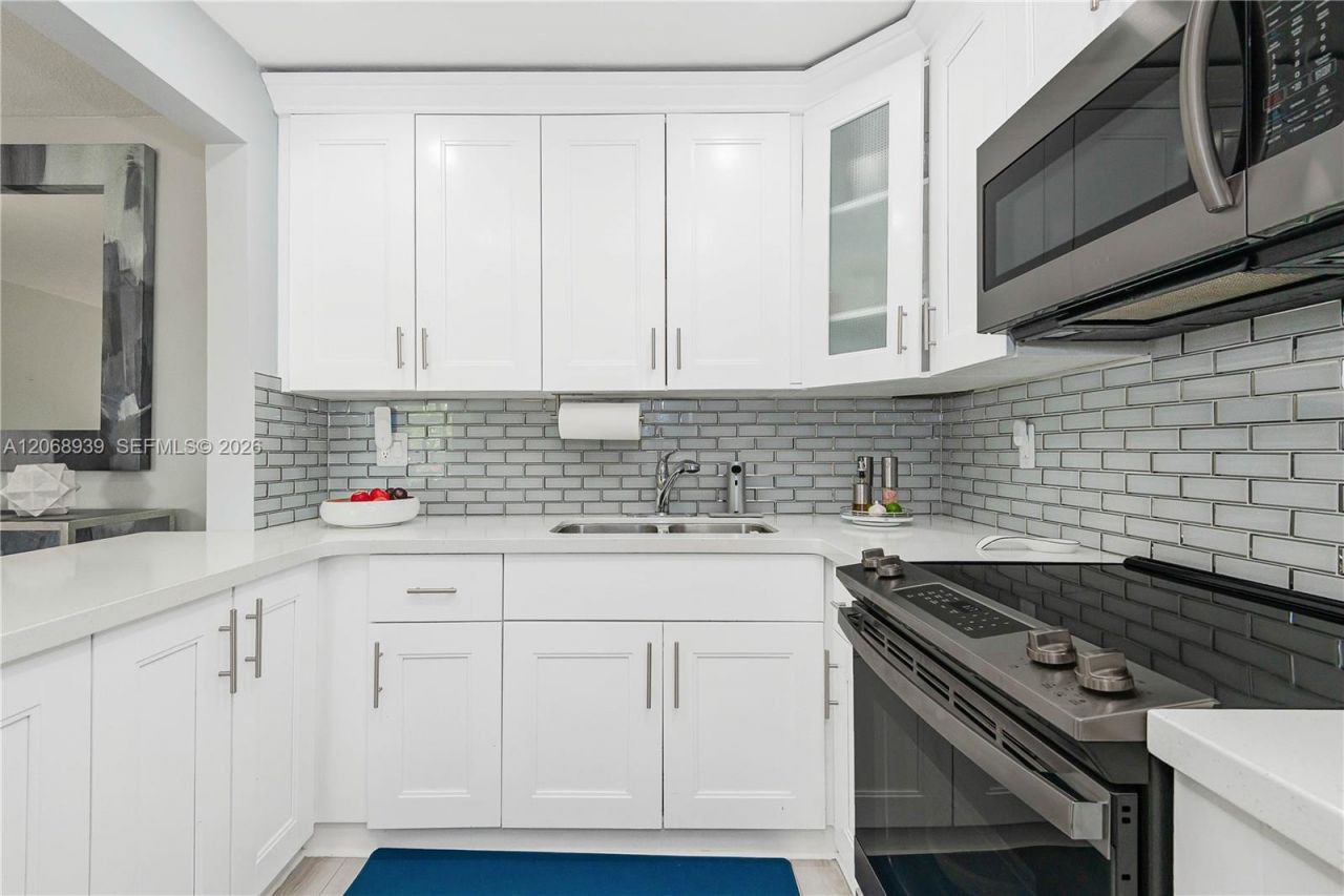 8201 NW 8th St, Unit 1-204, Miami, FL 33126 Photo