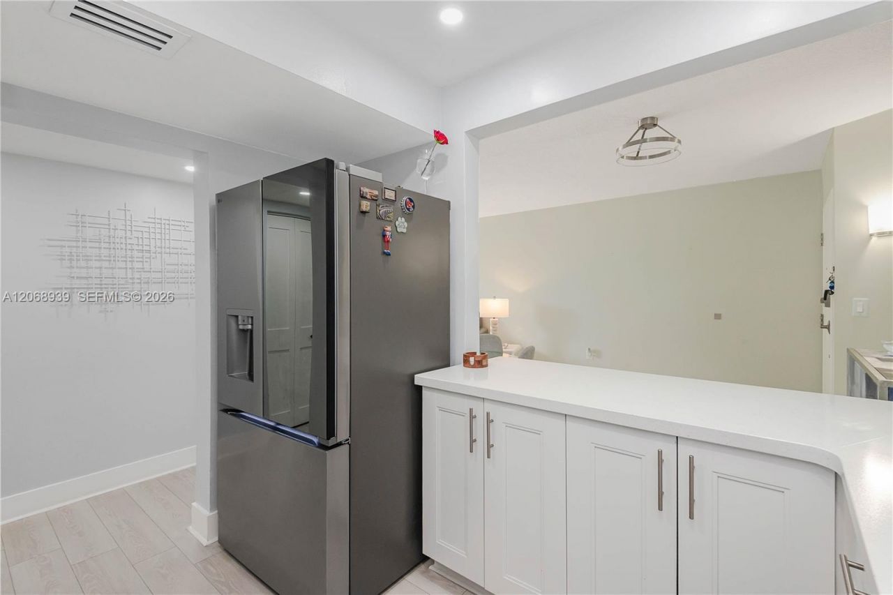 8201 NW 8th St, Unit 1-204, Miami, FL 33126 Photo