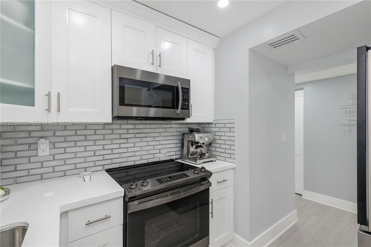 8201 NW 8th St, Unit 1-204, Miami, FL 33126 Photo