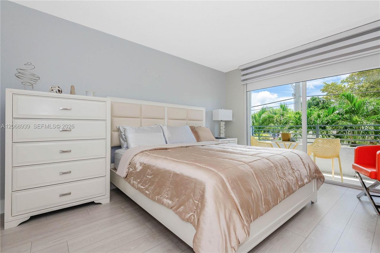 8201 NW 8th St, Unit 1-204, Miami, FL 33126 Photo