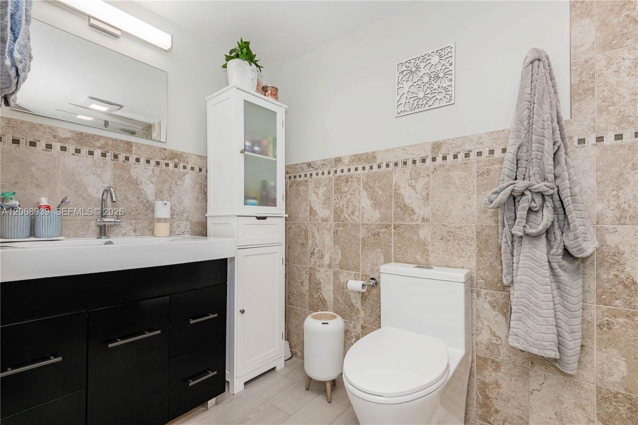8201 NW 8th St, Unit 1-204, Miami, FL 33126 Photo