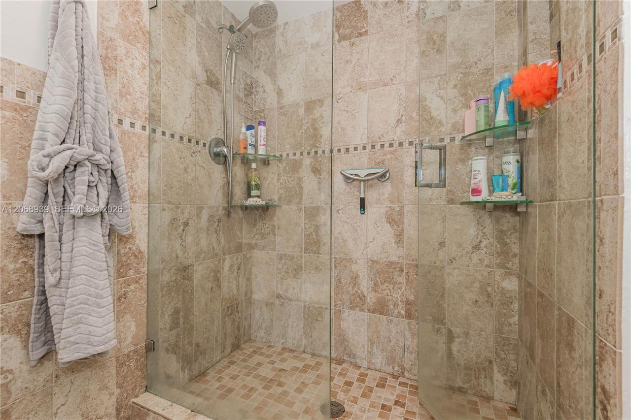 8201 NW 8th St, Unit 1-204, Miami, FL 33126 Photo