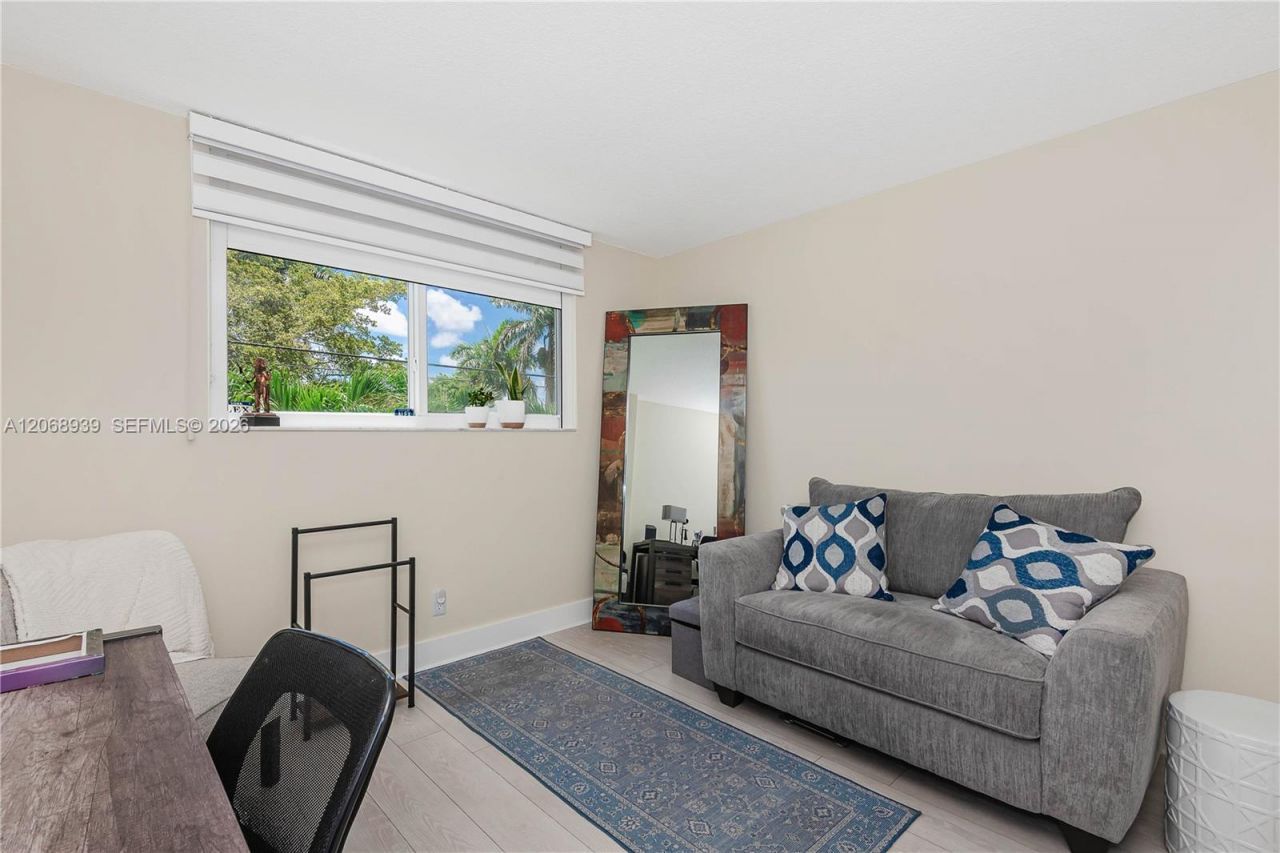 8201 NW 8th St, Unit 1-204, Miami, FL 33126 Photo