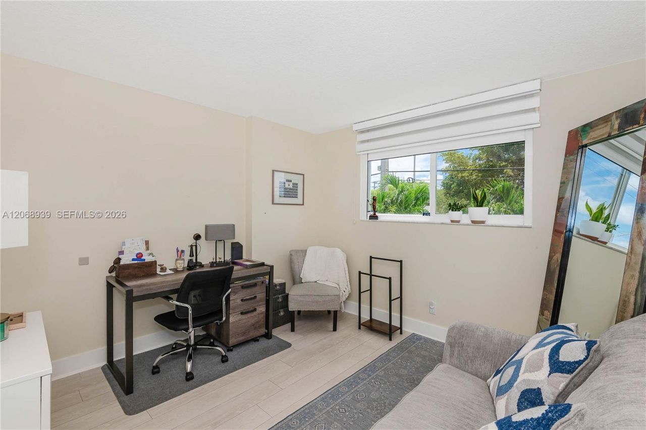 8201 NW 8th St, Unit 1-204, Miami, FL 33126 Photo