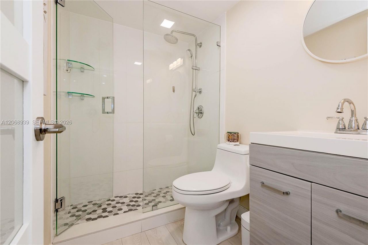 8201 NW 8th St, Unit 1-204, Miami, FL 33126 Photo