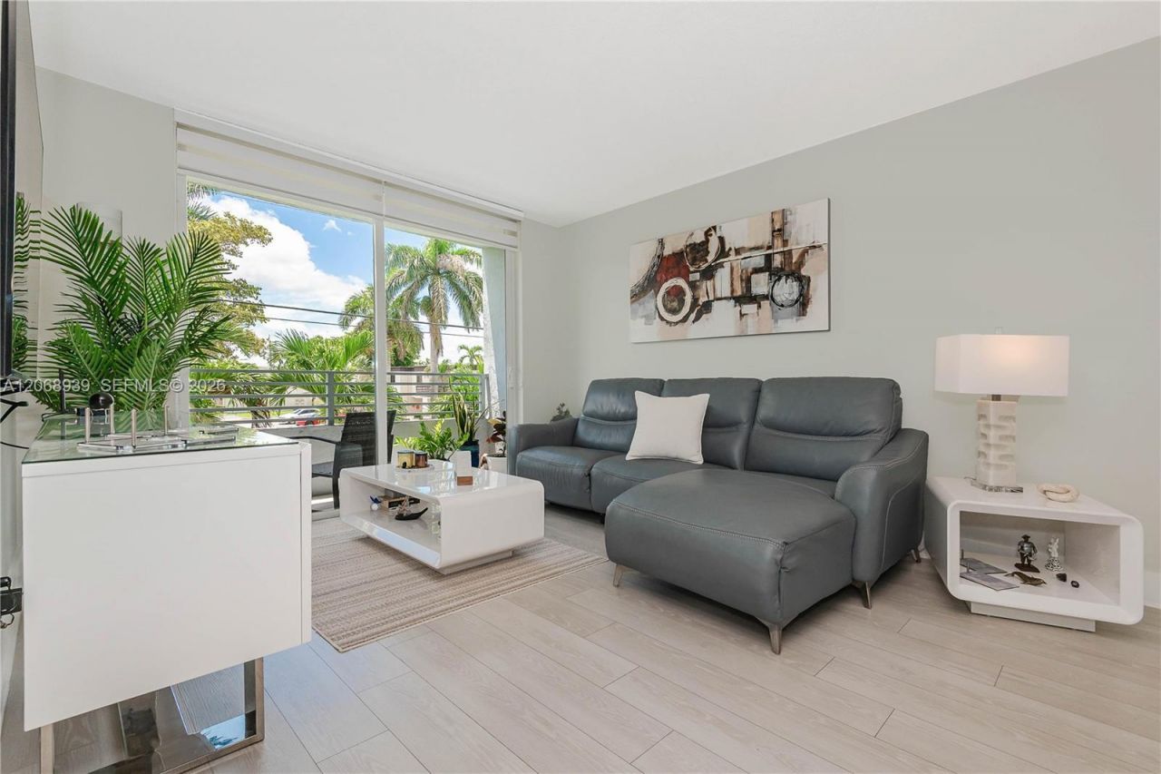 8201 NW 8th St, Unit 1-204, Miami, FL 33126 Photo