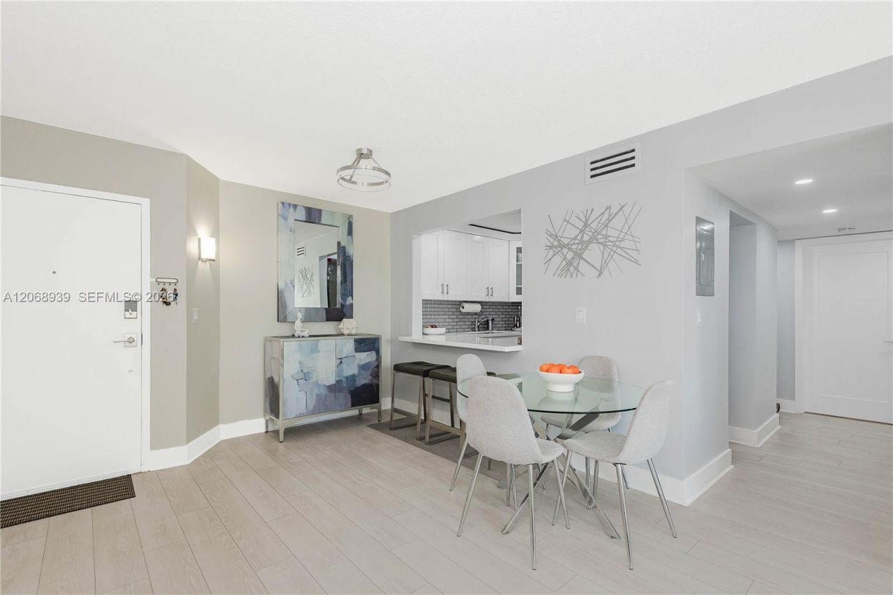8201 NW 8th St, Unit 1-204, Miami, FL 33126 Photo