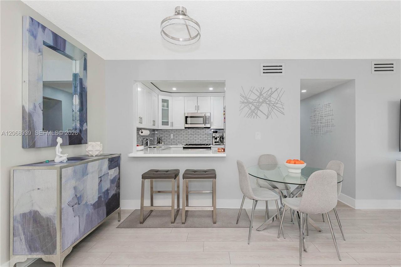 8201 NW 8th St, Unit 1-204, Miami, FL 33126 Photo