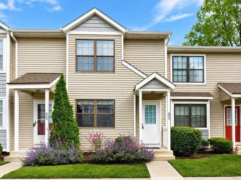921 Noddymill Lane E, Unit 35E, Columbus, OH 43085 Photo 1