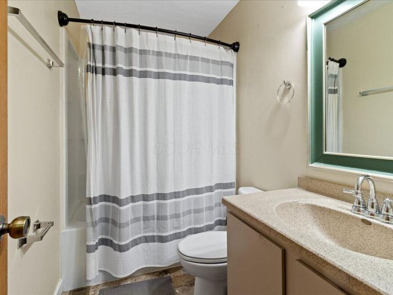 921 Noddymill Lane E, Unit 35E, Columbus, OH 43085 Photo 16