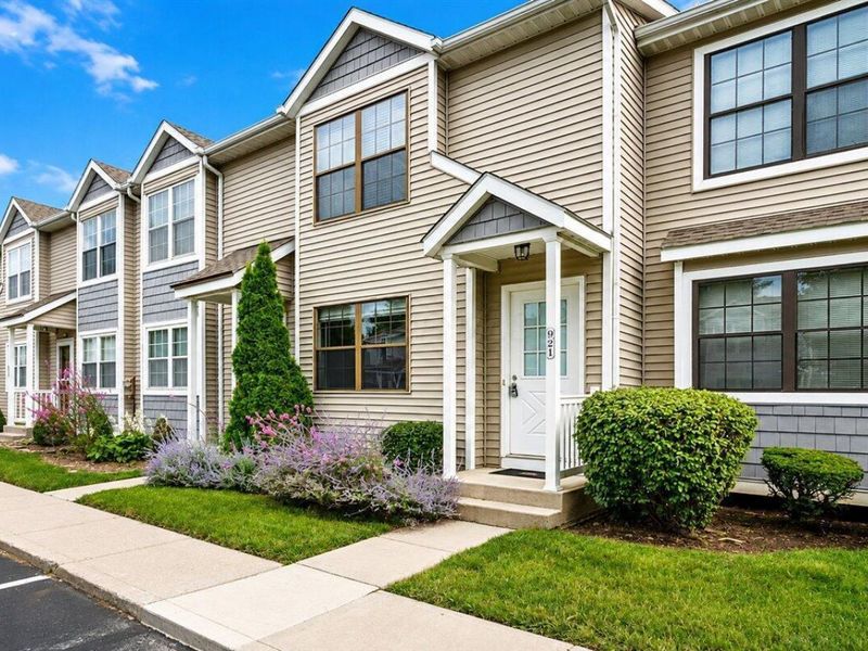 921 Noddymill Lane E, Unit 35E, Columbus, OH 43085 Photo 2